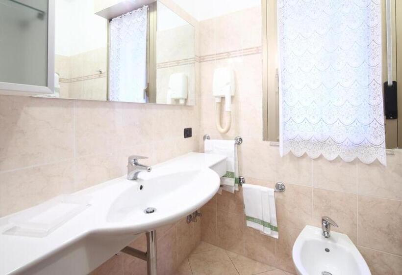 استودیوی استاندارد, Residence Hotel Kriss