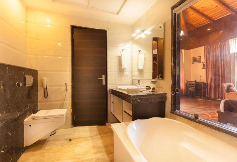 اتاق سوپریور با تخت بزرگ, Sea Hawk Hill Resort A Luxury Boutique Resort, 20 Km From Nainital