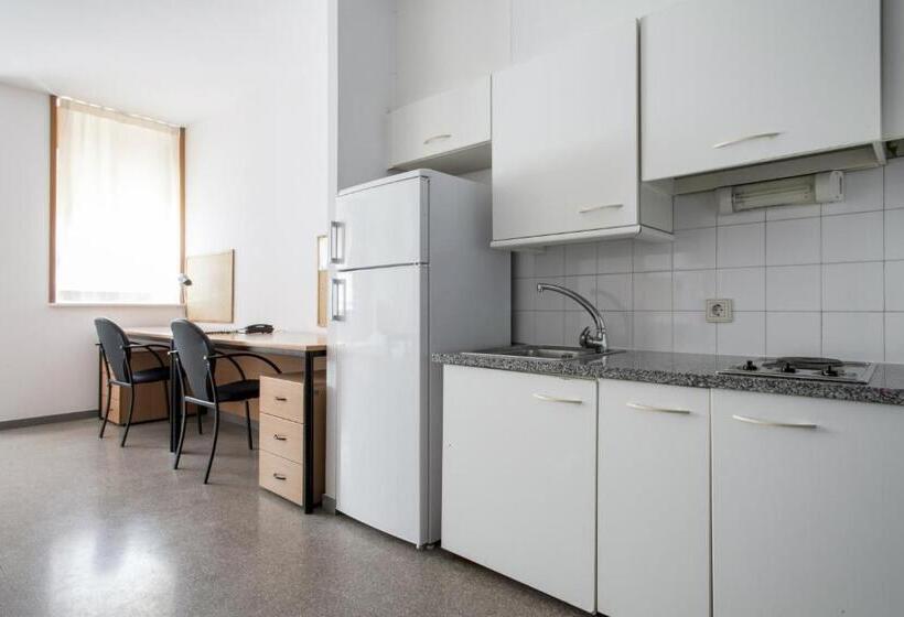 标准工作室, Residencia Universitaria Campus De Montilivi