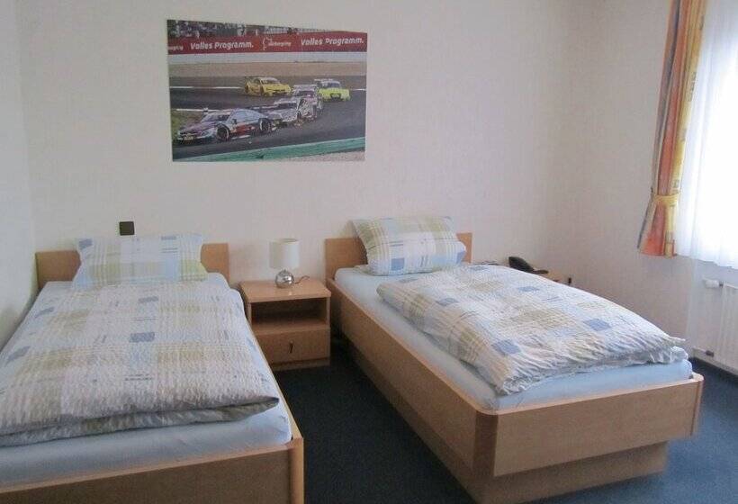 Номер Стандарт, Land Gut Hotel Zur Burg Nürburg