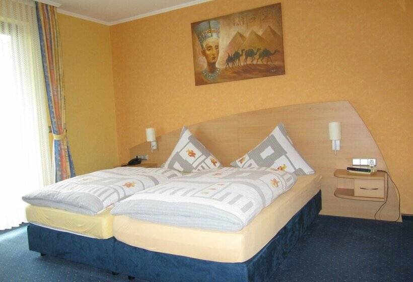 Номер Стандарт Трехместный, Land Gut Hotel Zur Burg Nürburg