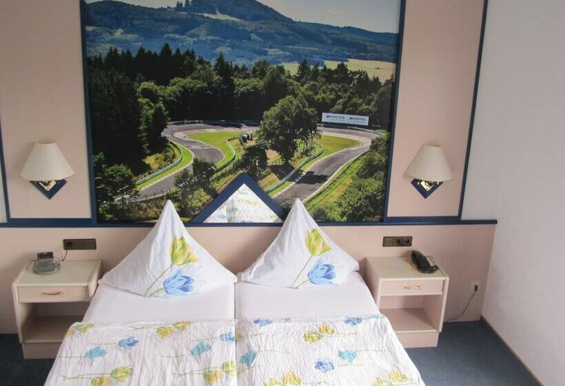 Номер Стандарт, Land Gut Hotel Zur Burg Nürburg