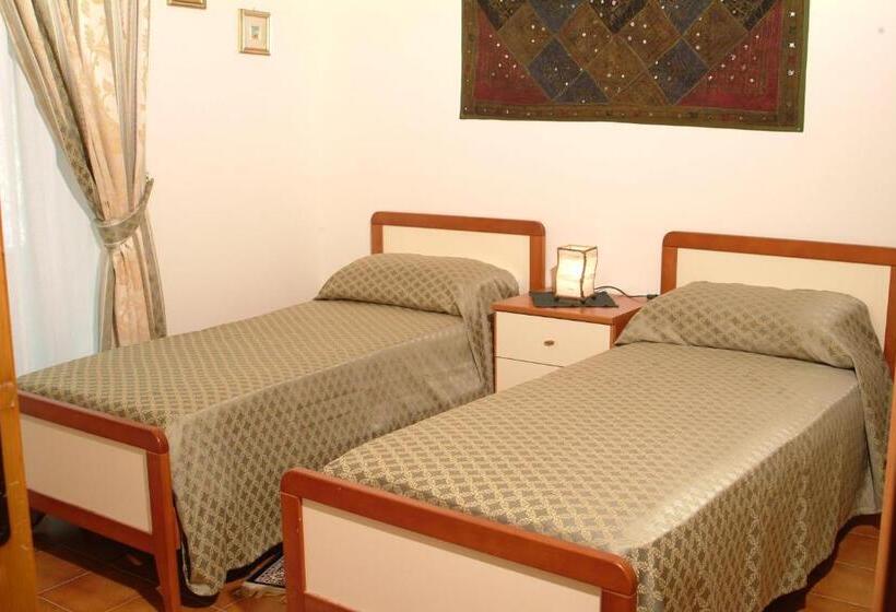 اتاق اکونومی, Castagneto Dell Etna