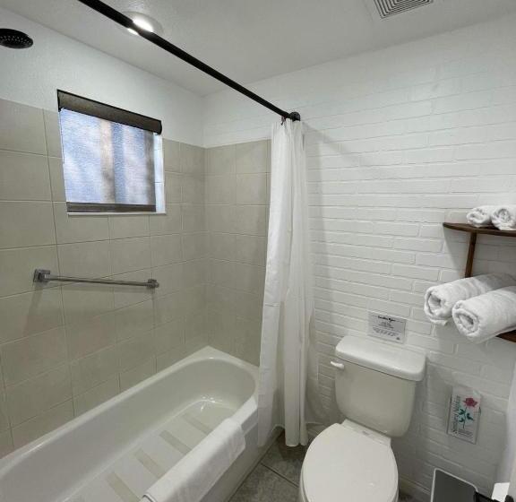 Номер Стандарт, The Aztec Motel & Creative Space