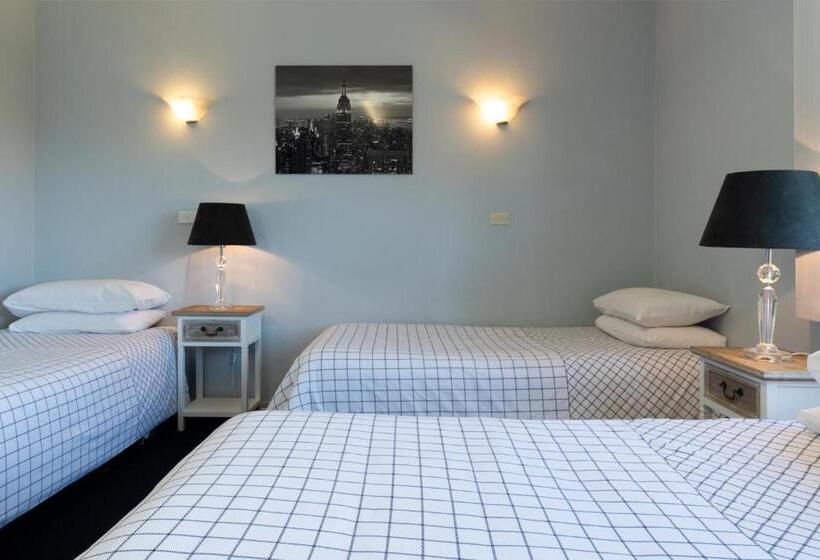 Семейный Номер, Blue Mountains Highway Motel