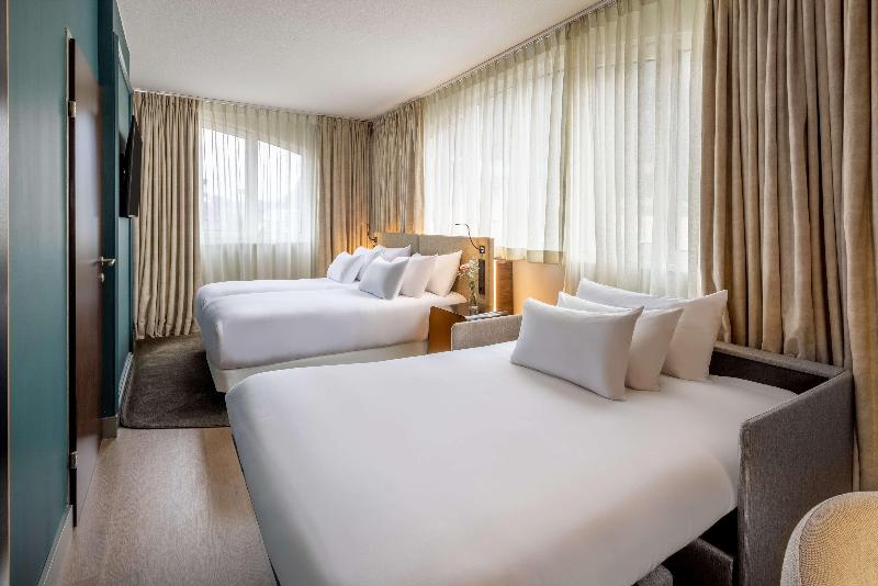 带大床的标准间, Four Points By Sheraton Edmonton Gateway