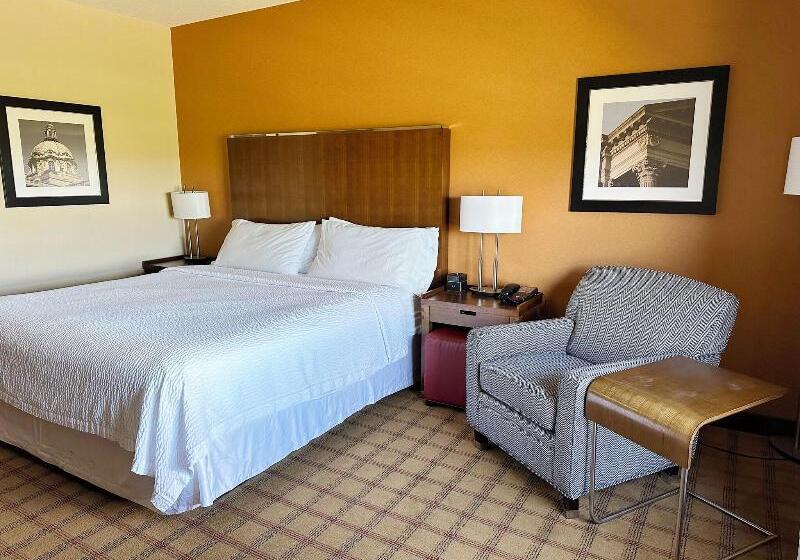 带大床的标准间, Four Points By Sheraton Edmonton Gateway