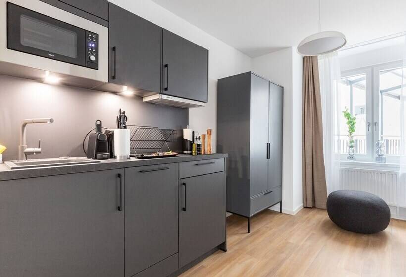 Люкс с Балконом, Limehome Essen Kettwiger Straße