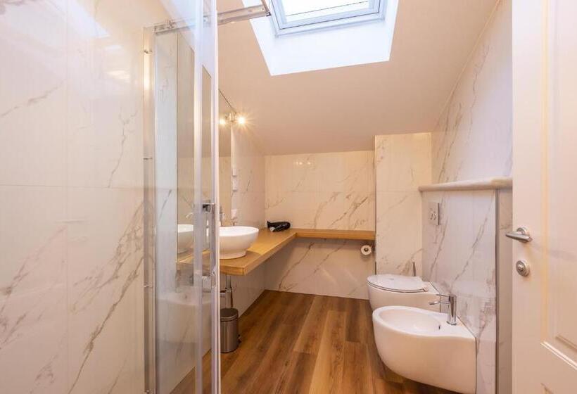 Семейный Номер, B&b Follonica