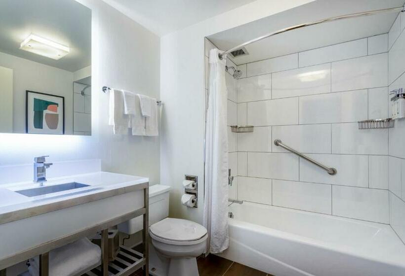 اتاق استاندارد با تخت بزرگ, Holiday Inn   Chicago Dwtn   The Mart, An Ihg