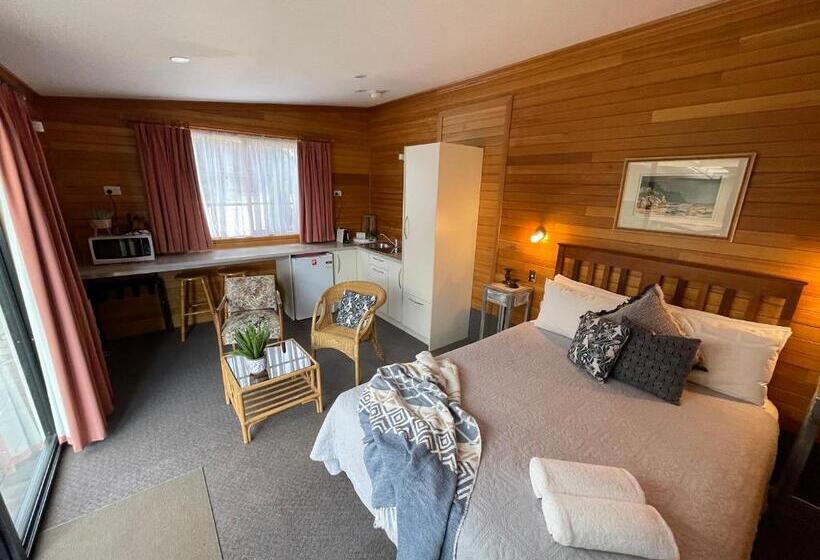 Бунгало Стандарт, Hanlon Guest House