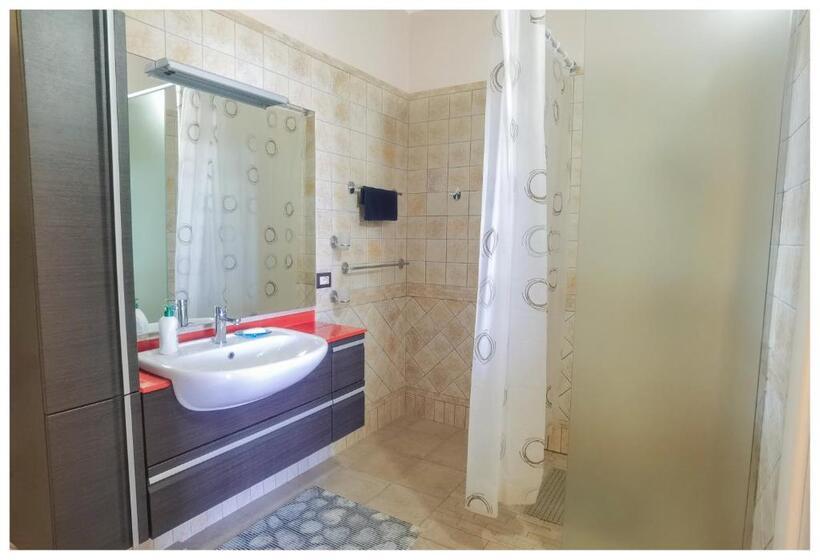 اتاق لوکس با بالکن, Eco Hostel Vela Vega
