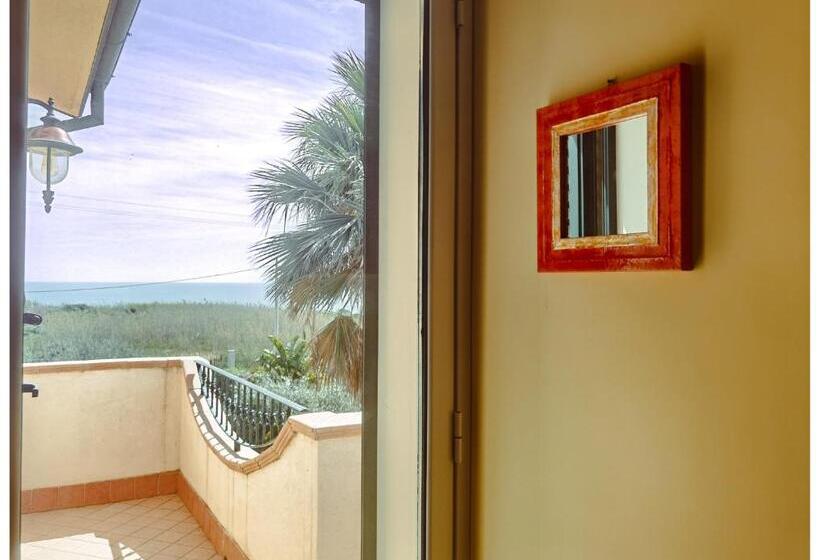 اتاق لوکس با بالکن, Eco Hostel Vela Vega