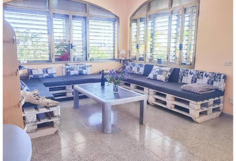 چادر با خدمات رفاهی استاندارد, Eco Hostel Vela Vega
