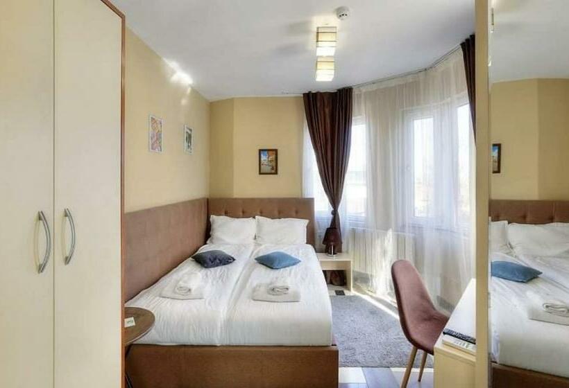 اتاق لوکس با بالکن, The White House Plovdiv