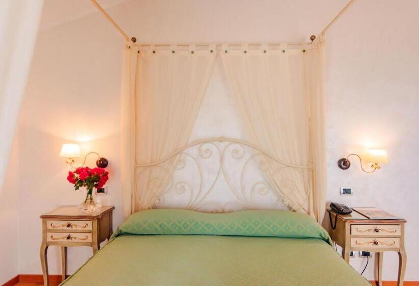 اتاق لوکس با تخت بزرگ, Belvedere