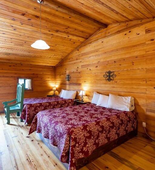 Номер Стандарт, The Historic Leakey Inn