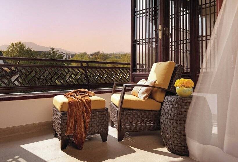 Номер Премиум, Four Seasons Hotel Hangzhou At West Lake