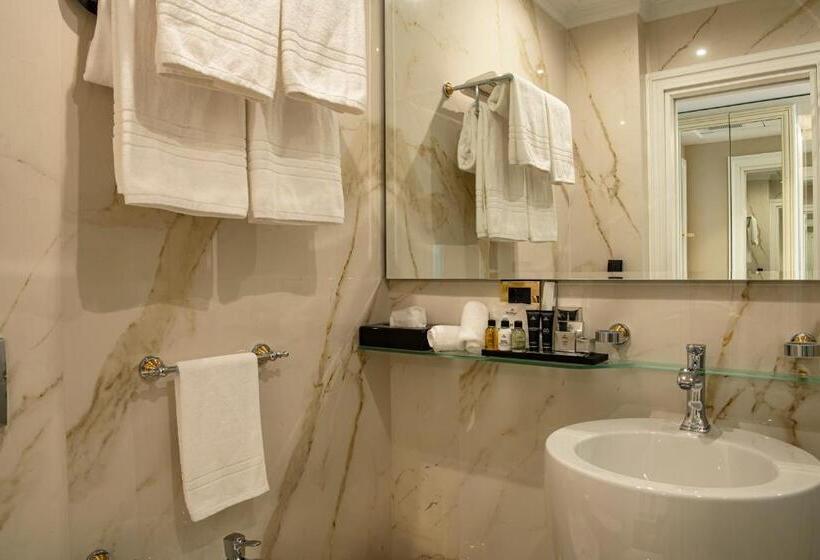 标准间带湖景, Radisson Collection Morina Hotel, Tirana