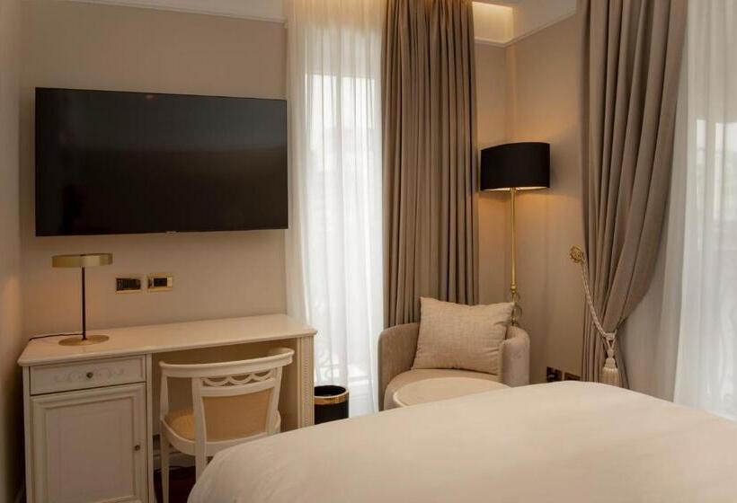 带河湖景观的轻年套房, Radisson Collection Morina Hotel, Tirana