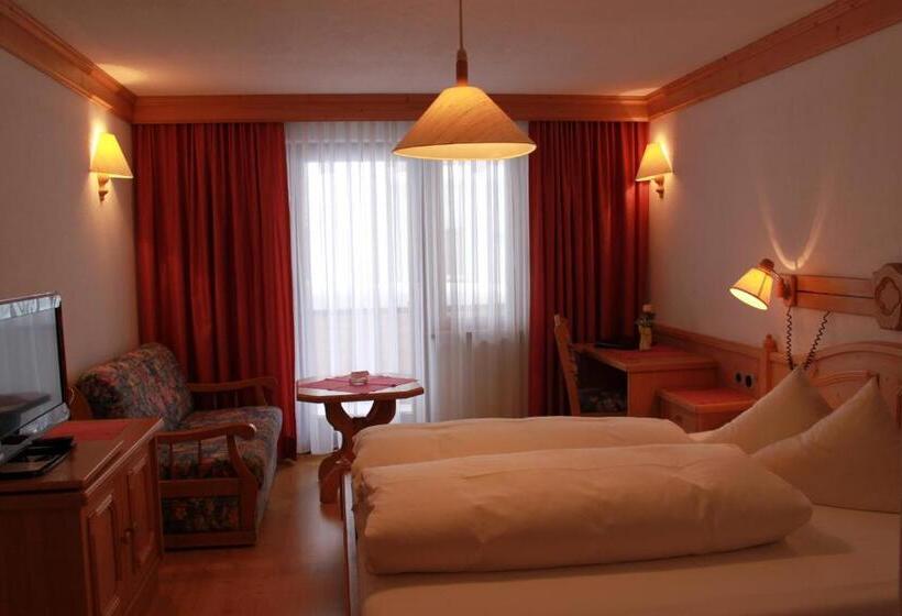 اتاق استاندارد سه نفره, Camona & Apart Walserhof