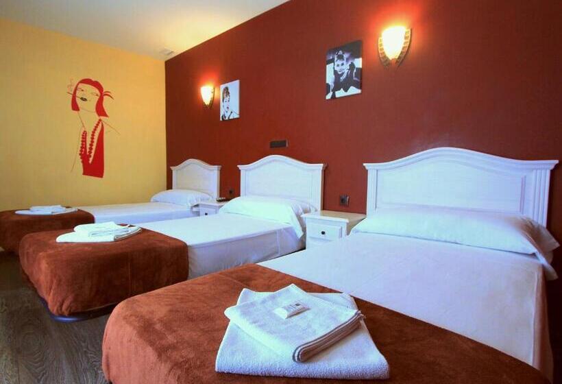 Habitación Triple Estándar, Hostal Regio