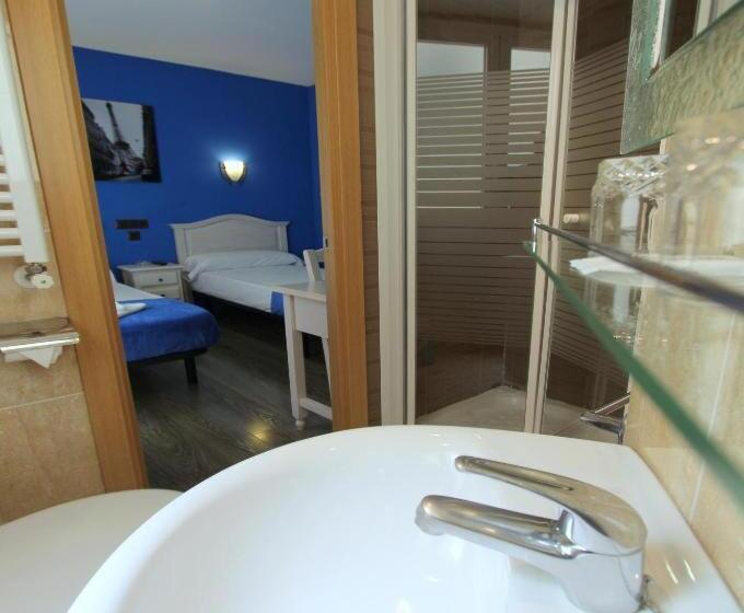 Habitación Triple Estándar, Hostal Regio