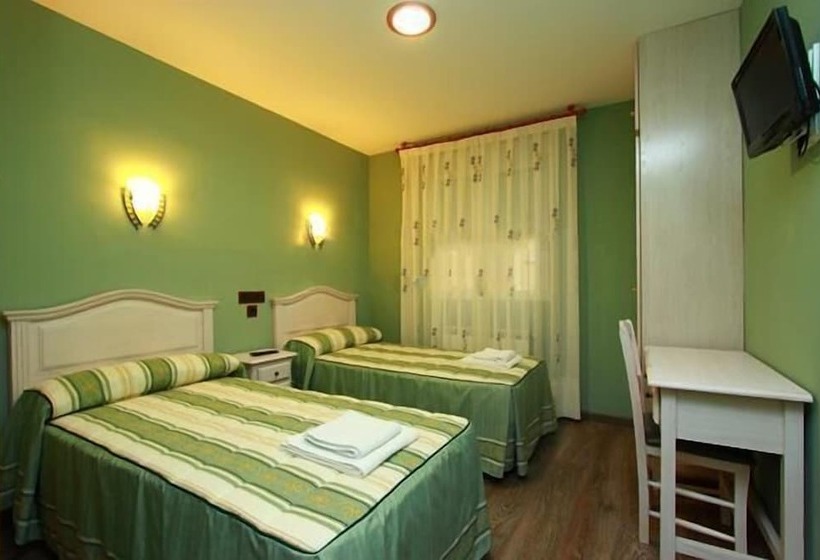 Habitación Cuádruple Estándar, Hostal Regio