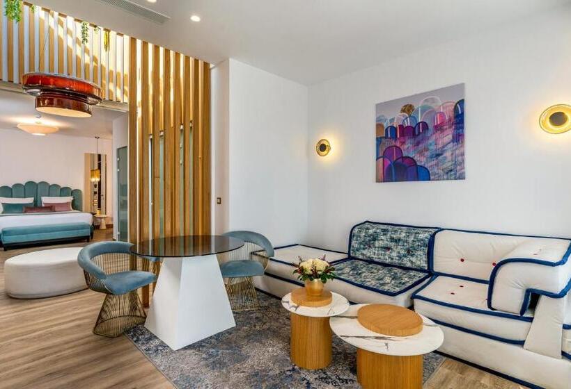سوئیت پرزیدنت, Cresanto Luxury Suites