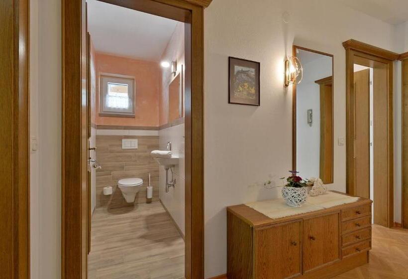 Апартаменты 2 Спальни, Garni Tirol