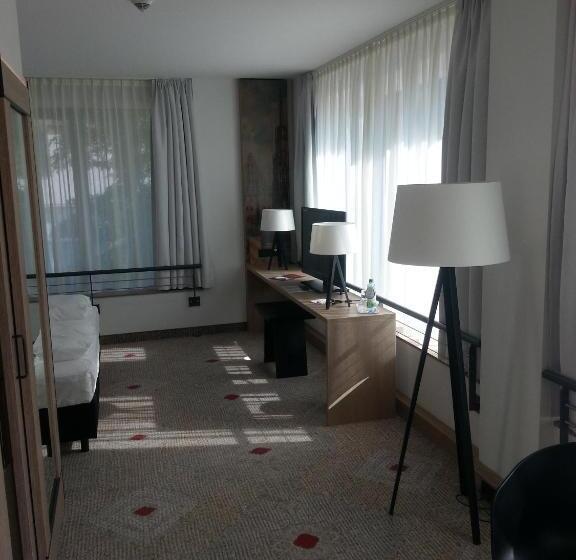 Полулюкс, Sorat Hotel Saxx Nürnberg