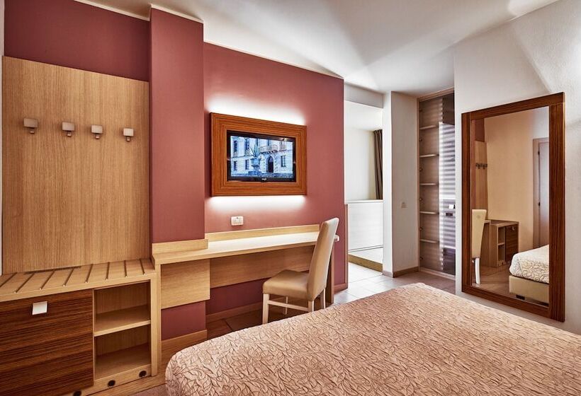 Семейный Номер, Palace Hotel Regina