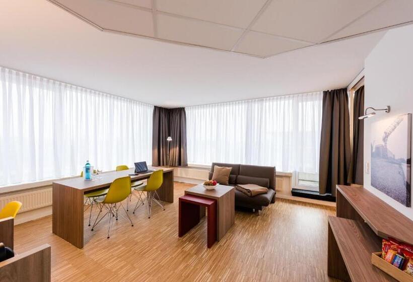 Номер Deluxe, Alte Werft