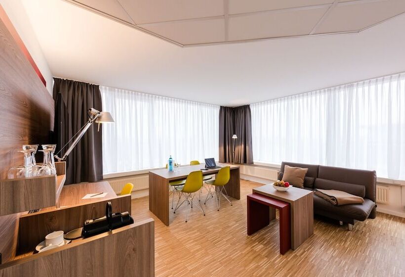 Номер Deluxe, Alte Werft