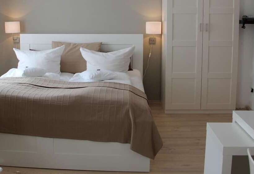 استودیوی استاندارد, Apartment Hotel Lindeneck