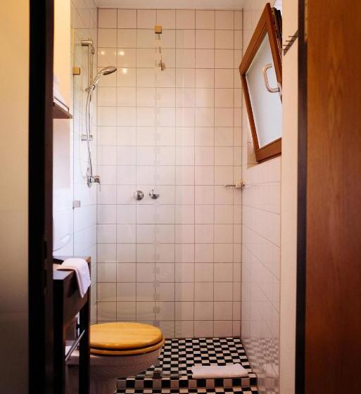 Номер Стандарт, Lint Hotel Köln