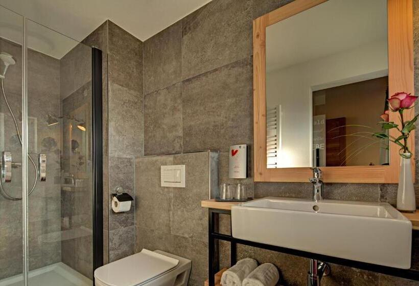 Номер Стандарт с Балконом, Landhotel Gasthaus Zum Pflug