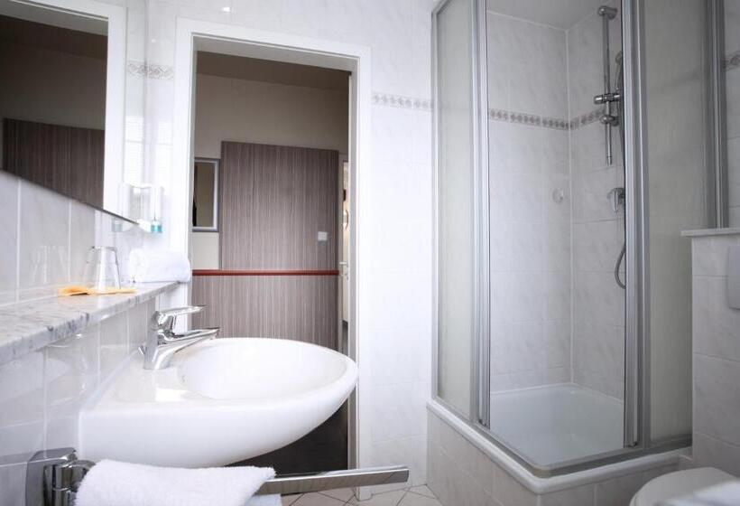 Номер Стандарт Трехместный, Trip Inn Hotel Ariane