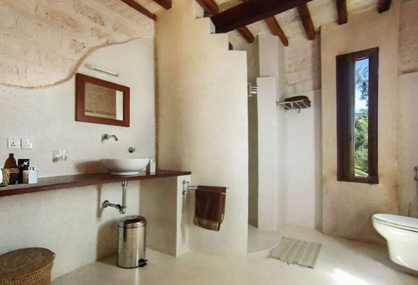 سوییت با چشم‌انداز دریا, The Charming Lonno Lodge Watamu