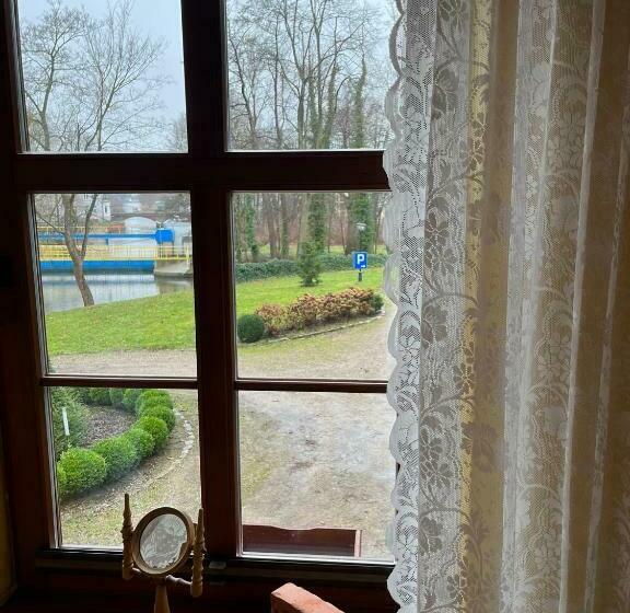 , Gościniec Zamkowy