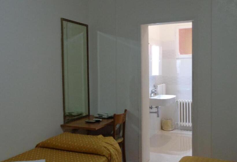 Economy Triple Room, Loreto