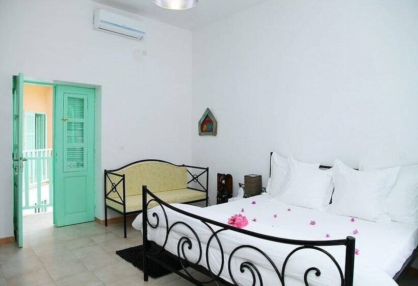 Standard Room, Madou Goree