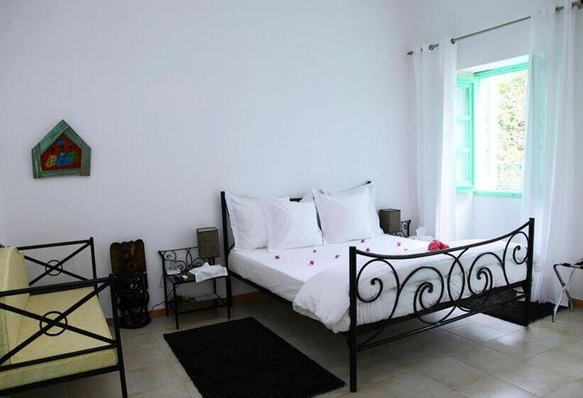 Standard Room, Madou Goree