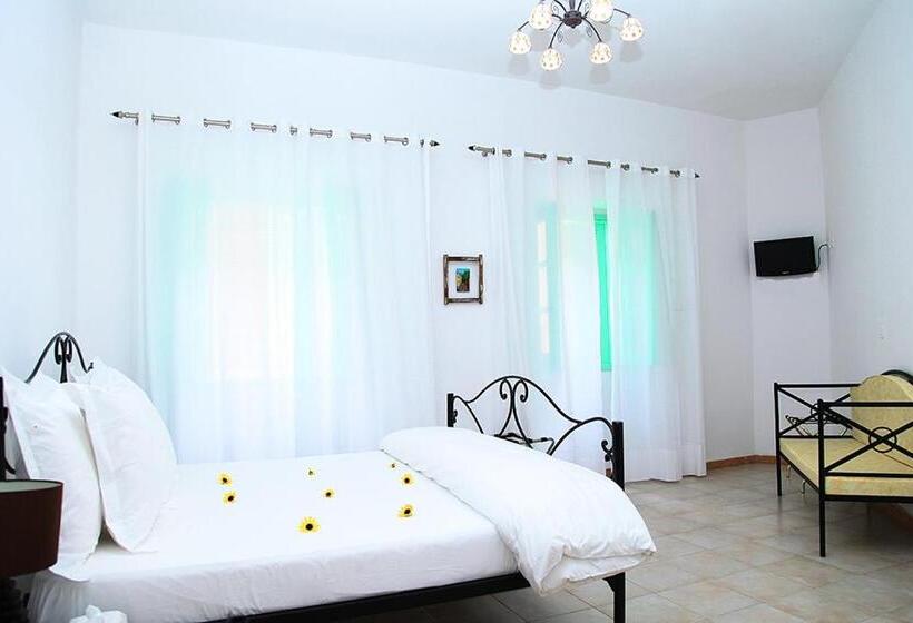 Standard Room, Madou Goree