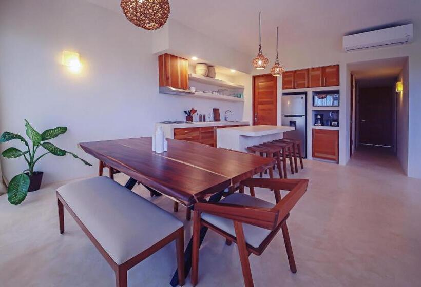 سوییت جونیور با بالکن, Casa Astral Luxury