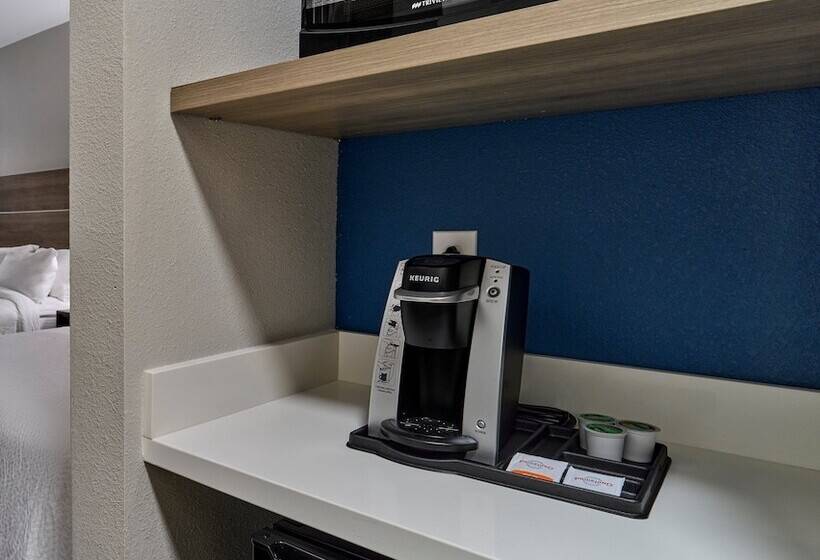 스위트, Holiday Inn Express   Huntsville Space Center, An Ihg