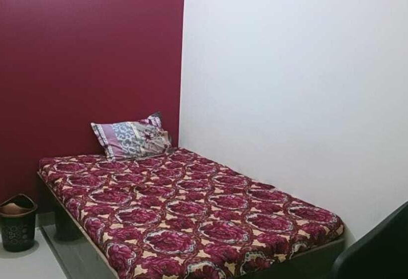 Трехместный Номер Классика, Spot On Hotel G&s Residency