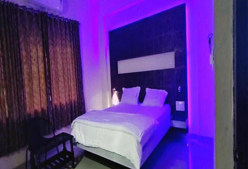 Номер Deluxe, Staymaker Shubhodaya Lodge
