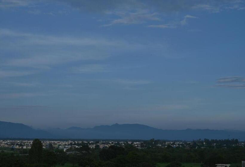 디럭스 트리플 룸, Vasdaa Grand, Dehradun   Airport