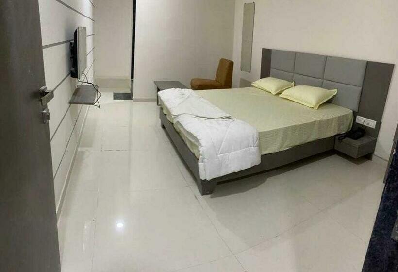 三人经典房间, Pop 91562  Park Palace